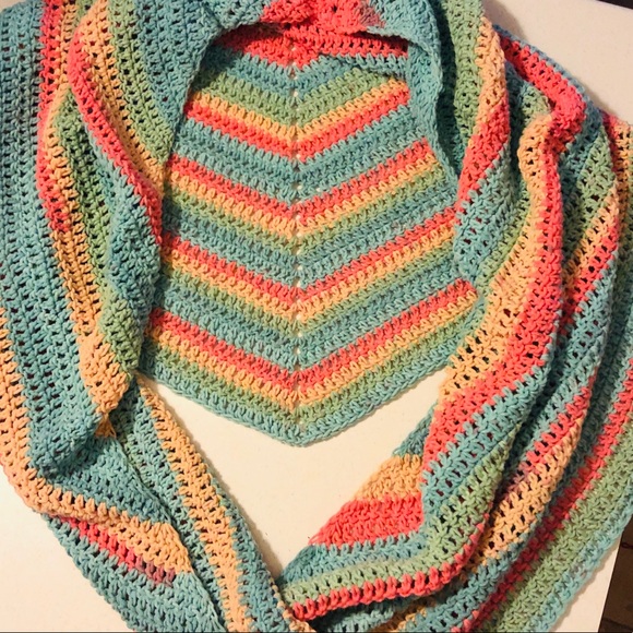 Crochet Triangle Shawl Scarf 🌼 Handmade 🌸 NEW - Picture 3 of 4